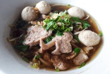 ก๋วยเตี๋ยวหมูตุ๋น เลียบคลองส่งน้ำ