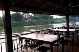 แพบ้านริมน้ำ