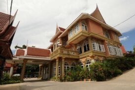 เฉวง รีสอร์ท (Chaweng Resort)