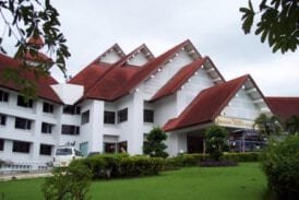 โรงแรมไพลิน