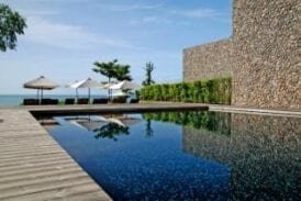 โรงแรมครอสทู กุยบุรี (X2 Kui Buri Hotel)