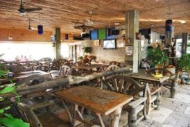 สวนอาหาร บ้านตอไม้