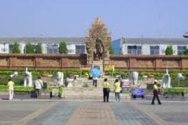 อนุสาวรีย์พระนางจามเทวี