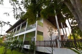 โรงแรมบ้านต้นไม้