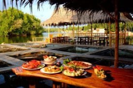 กระชังขนาบน้ำวิวซีฟู้ด