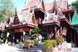 วัดไกลกังวล (วัดเขาสารพักศรีเจริญธรรม)